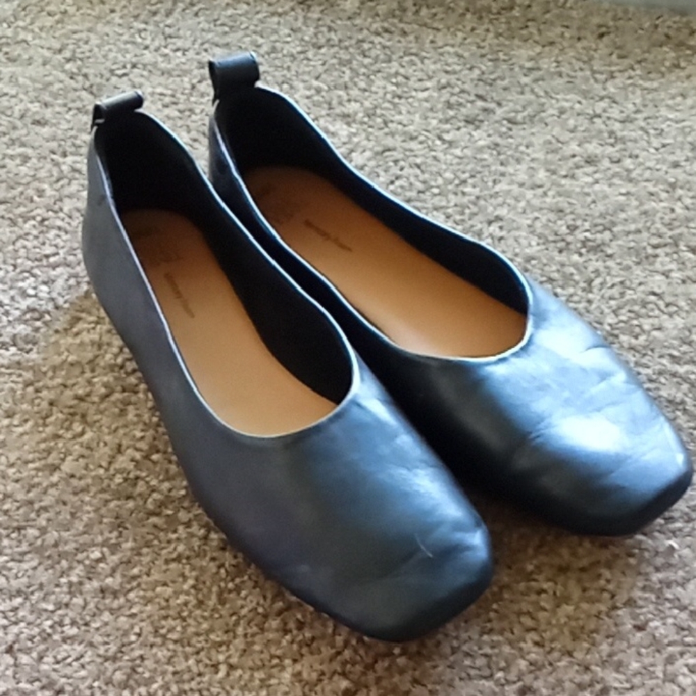 Black Women's Flats